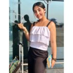 Ashnoor Kaur Instagram - Smile- The best makeup any girl can wear😊❤️ . . #AirportLook #AshnoorStyleDiaries #KeepSmiling #AllSmiles #StayHappy #FreshLook Smile World