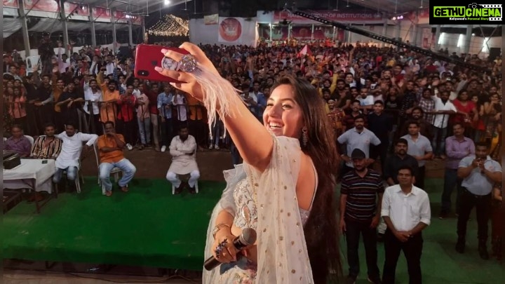Ashnoor Kaur Instagram - Thank you so much Nagpur for the immense love❤️ Love you all, hope to see you soon again😘 . . #Nagpur #Event #FanLove #Blessed