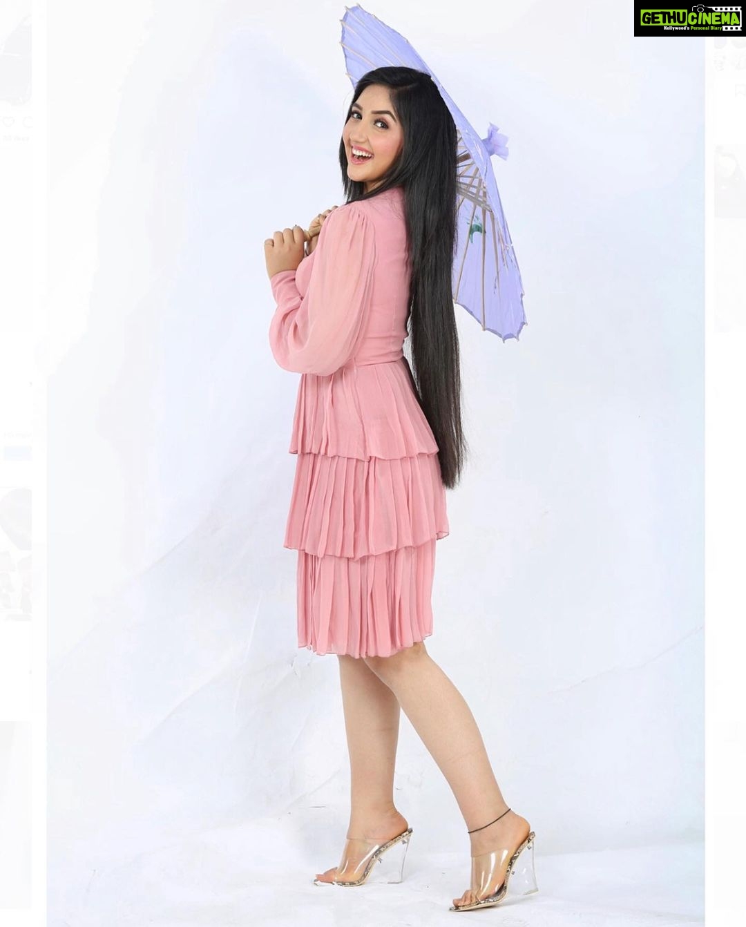 Ashnoor Kaur Instagram - Smile and blossomđź’• . . #MyLook #WhatIWore at the @theglamourflash eventđź’• Outfit by - @label_viona Styled by - @shrishtimunka Assisted by - @twinklebakhai Heels by - @egoofficial #Event #smile #loveyourself #ashnoorstylediaries