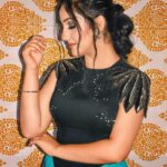 Ashnoor Kaur Instagram - God n goals... Growing n glowing✨ . . #WhatIWore for the #ita2019 ♥️ Outfit by - @anshukhathuriaofficial styled by - @shrishtimunka Assisted by - @drashtidiwan Jewellery by - @the_jewel_gallery HMUA by - @bellefemme_studio Edited by - @kellansworld 📸 by - @shubham_hastekar Had a fabulous time in Indore with a fair of actors, at the 19th ita awards! Congratulations on the massive show, and also thanks @anuranjan1010 Ma’am for having me and also have me perform at @theita2019 awards for the first time♥️ Indore, India