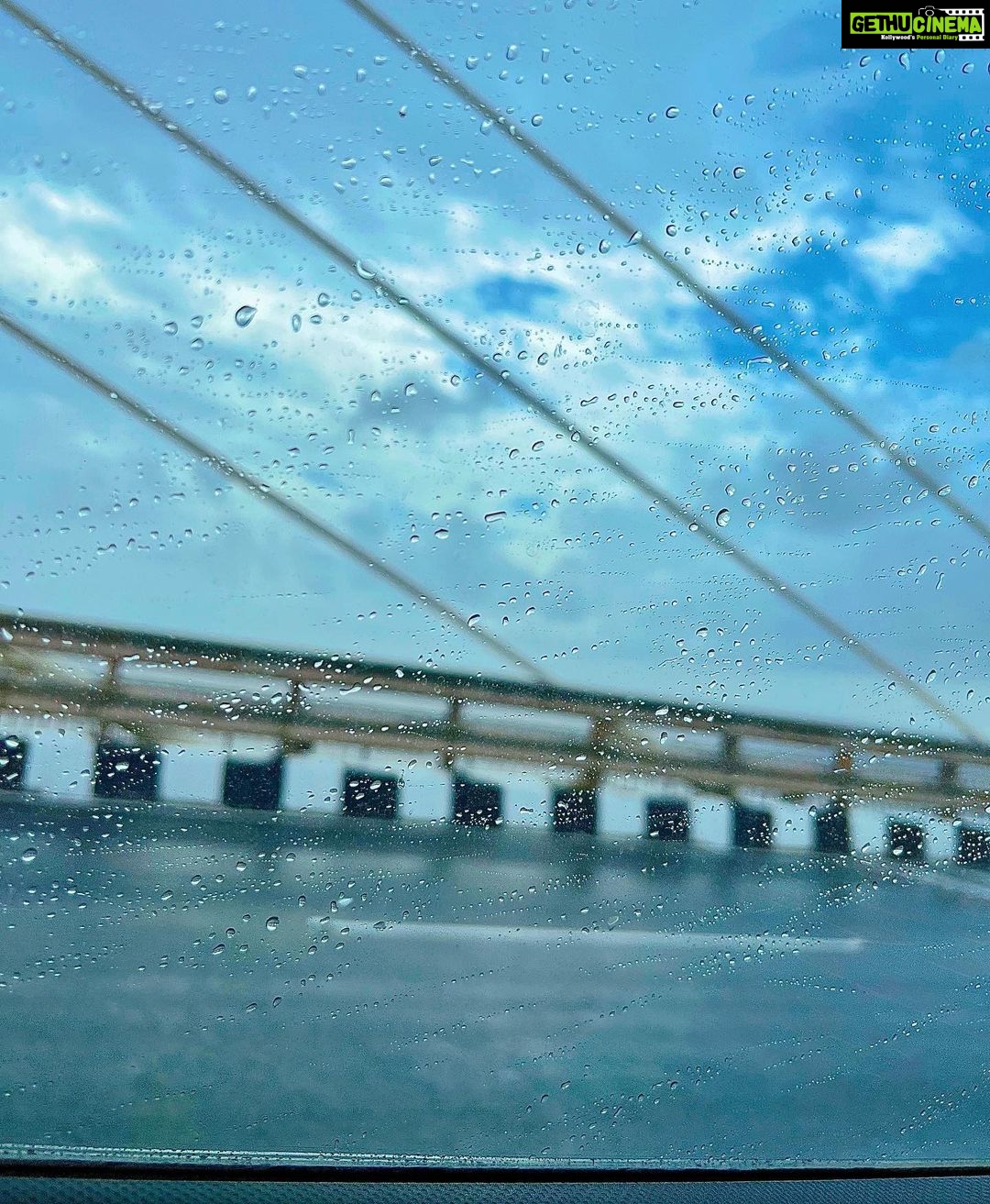 Ashnoor Kaur Instagram - Rainy days >>>💜 BomBae