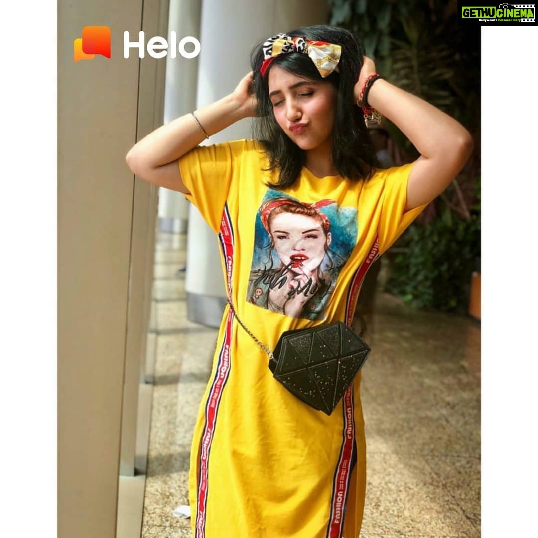 Ashnoor Kaur Instagram - Like Oh la la la💛 . . 1,2,3 or 4? For more exclusive pictures and videos, check out my account on the @helo_indiaofficial #yellowfashion #heloapp #ashnoorstylediaries