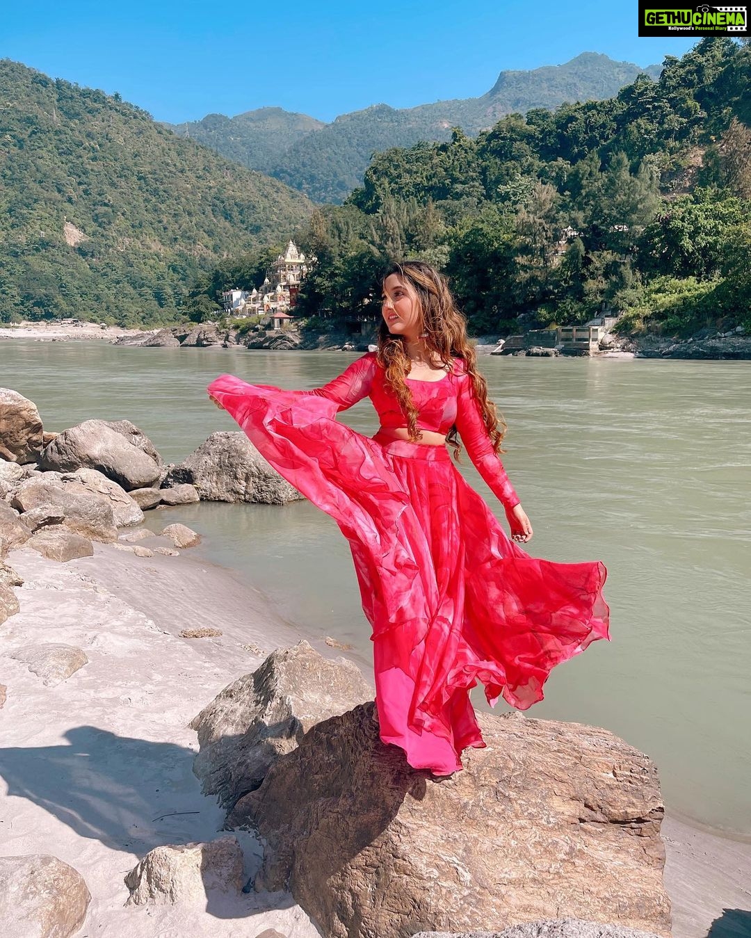 Ashnoor Kaur Instagram - || मिली है इक राँझा, और हीर जैसी ||✨