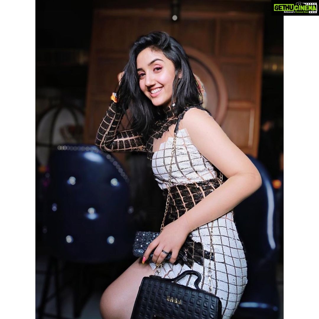 Ashnoor Kaur Instagram - OWN what’s yours; or else others will try to! . . #ownit #liveit #loveit #loveyourself #instatoday #ashnoorstylediaries #partymode #partyfashion Outfit @pankhclothing