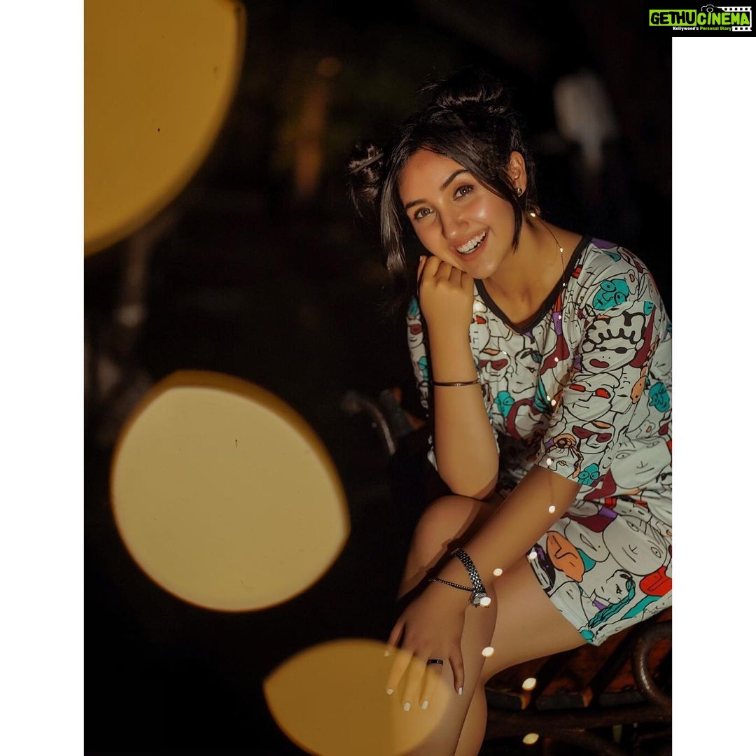 Ashnoor Kaur Instagram - Magic happens to those who believe in it✨ . . 📸 by @amit_dey_photography Curated by @fin.network