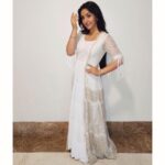 Ashnoor Kaur Instagram - EID MUBARAK❤️ . . Outfit by - @the_adhya_designer @akashidesignerstudio Styled by - @shrishtimunka 📸 by - @ameypandya #EidMubarak #EidOutfit #ashnoorstylediaries #indianwear #indianfashion #indianethnicwear #ethnicfashion #indianwhite Eid Mubarak