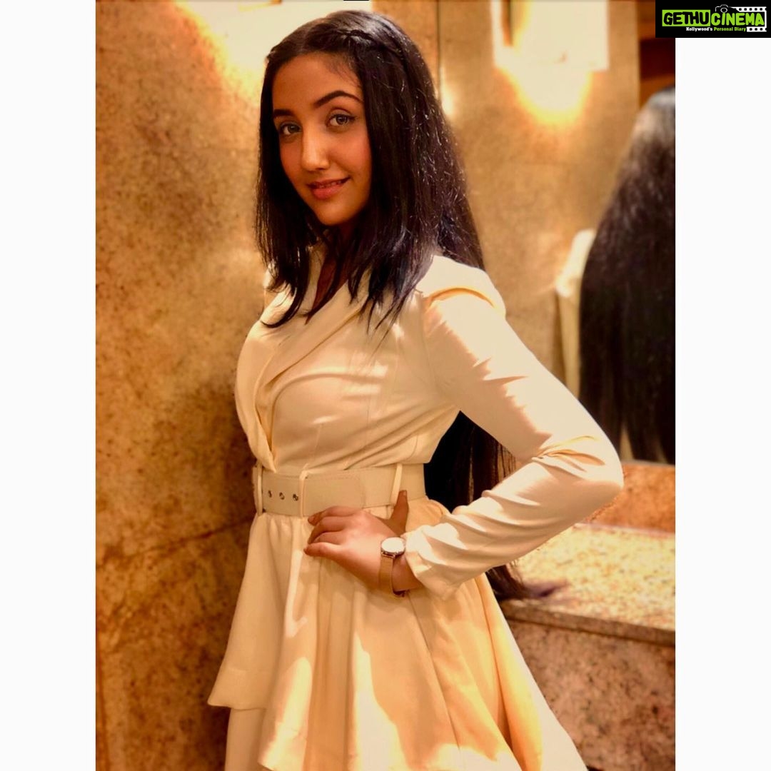 Ashnoor Kaur Instagram - Just be too lit, to quit❤️ . . 📸 @avneetkaur_13 😘 #SelfMotivation #GoodMorning #PositiveThoughts #ashnoorstylediaries