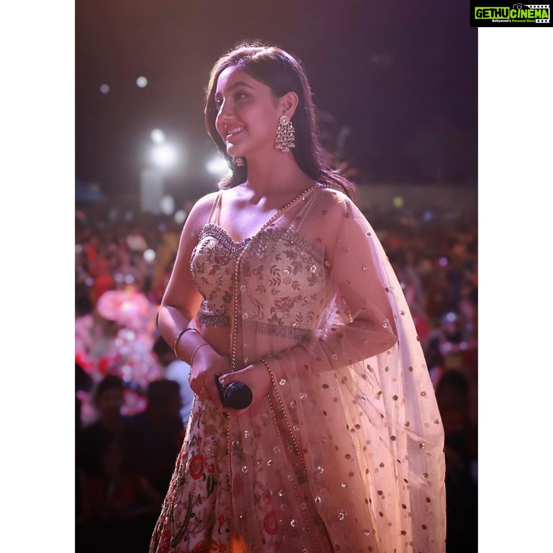 Actress Ashnoor Kaur HD Photos and Wallpapers July 2019 - Gethu Cinema