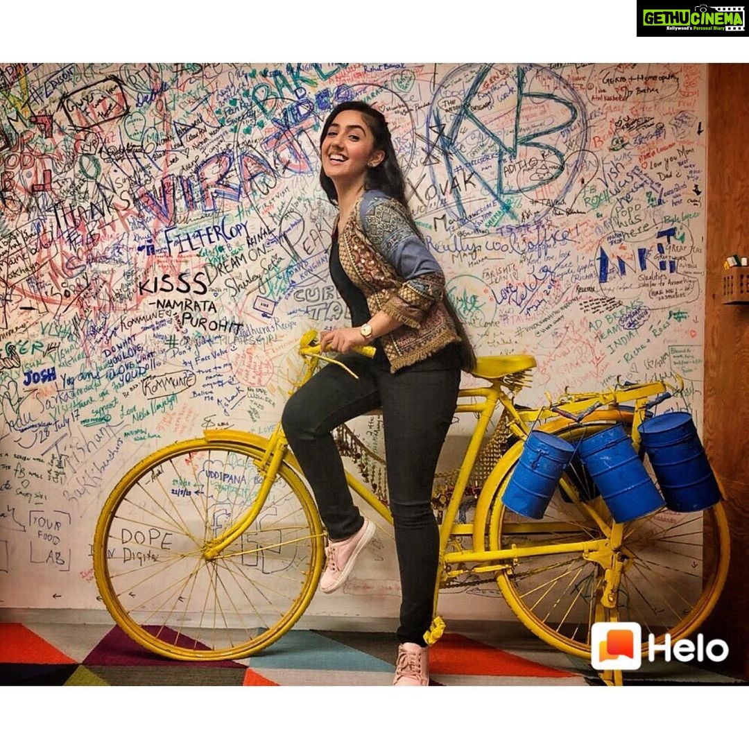 Ashnoor Kaur Instagram - Whose names can you see on the wall? . . Check out my account on the @helo_app for more exclusive pictures and videos❤️ #ashnoorkaur #facebookoffice #heloapp #instatoday #ashnoorstylediaries Facebook Mumbai Office