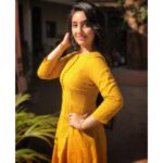 Ashnoor Kaur Instagram – The words that silenced the lips, 
The eyes screamed out loud👀❤️
.
.
#sunkissed #ashnoorstylediaries #indianfashion #ethnicwear #ethnicfashion #indianfashionwear #goldenglow
