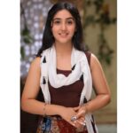 Ashnoor Kaur Instagram - Caption it❤️ . . #smile #patialababes #bts #ashnoorkaur #indowesternfashion #casualfashion