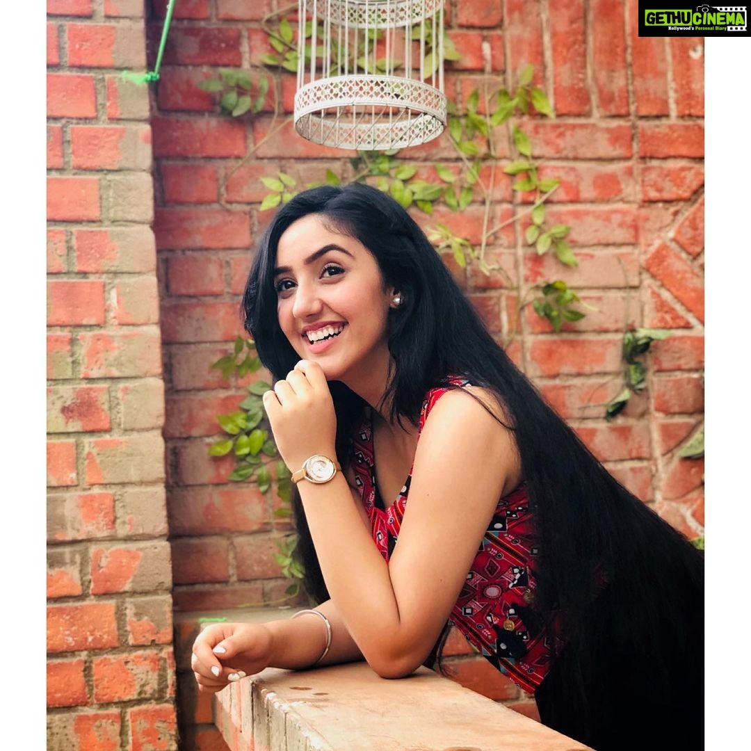 Ashnoor Kaur Instagram - In a world full of opinions, Be a FACT✨ . . #ashnoorstylediaries #bts #patialababes #beyourself #loveyourself #ashnoorkaur #thoughts #smile #positivity