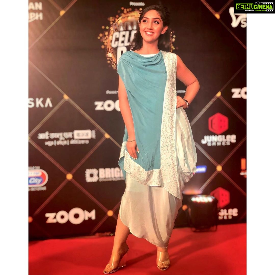 Ashnoor Kaur Instagram - Blue has no dimensions, it is beyond✨ #WhatIWore #SyskaStyleAwards @iwmbuzz @colorstv Outfit by @label_viona Styled by @shrishtimunka Makeup by @sonugupta9588 Hair by @biswassulbha
