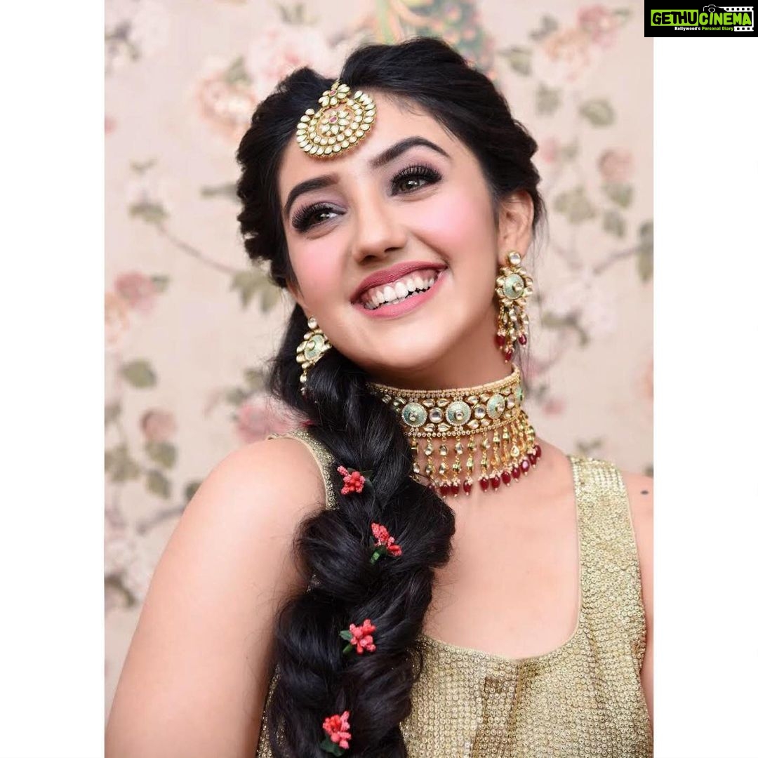 Ashnoor Kaur Instagram - Wearing the smile you gave me❤️ . . #MyAshnooriansMyPower #ashnoorstylediaries #AshnoorXLabelMraar #ethnicwear #ethnicfashion #ethnicelegance #indianwear #indianfashion