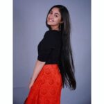 Ashnoor Kaur Instagram - Palat, palat, PALAT!! Guess when was this picture clicked? It was from the first looktest of ‘Mini’🙈❤️ #PatialaBabes @sonytvofficial #ashnoorstylediaries #palat #indianfashion