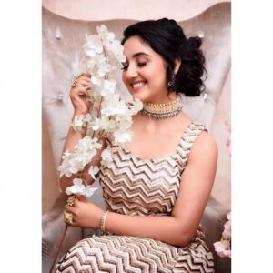 Ashnoor Kaur Instagram - #2M reasons to smile❤️ #MyAshnoorians #MyFam #2MStrong #2MFam #Ashnoor2M
