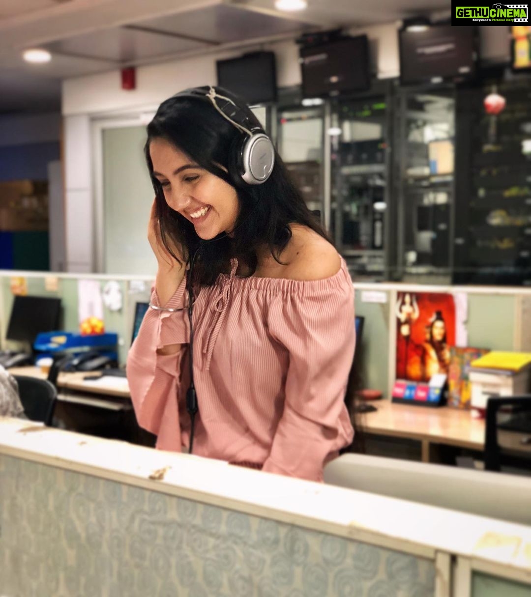 Ashnoor Kaur Instagram - My reaction, if I could ‘hear’ all your DMs❤️ #MyAshnooriansMyPower #LoveYouAll #xoxo