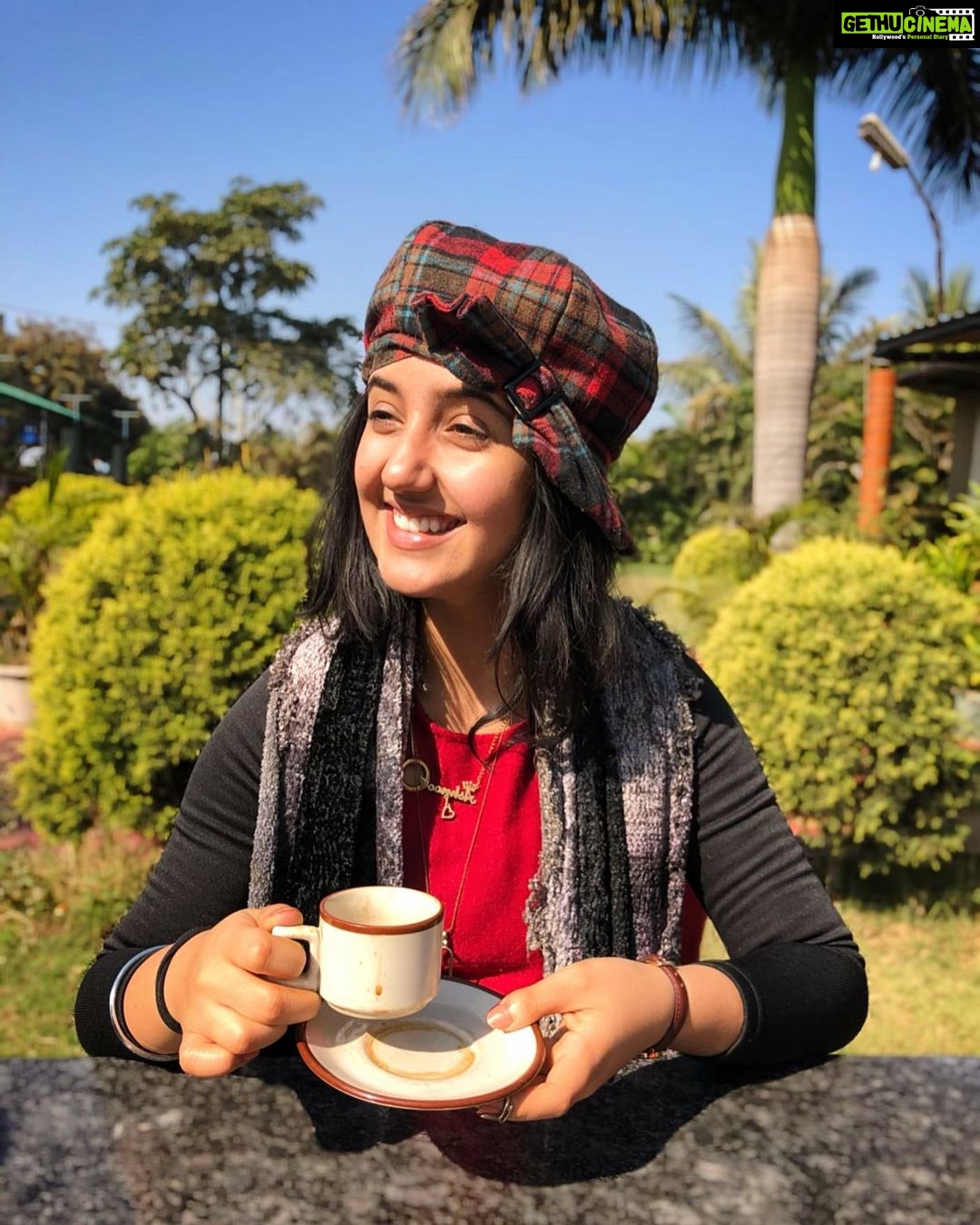 Ashnoor Kaur Instagram - Are you a tea after lunch person? . (So sunny I couldn’t open my eyes🤷🏻♀️😂) . #Tea #WithNature #NatureLover #outdoorfashion #ashnoorstylediaries #sunkissed