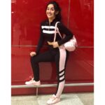Ashnoor Kaur Instagram - #AirportLook is a thing these days right? Del✈️Bom Will be back soon Delhi! Bye until next time❤️ . . Outfit by - @periwinkley_shop Styled by my cutie - @shrishtimunka 📸 by - @gurmeetsingh0911 #MyAirportLook #ByeDelhi #HelloMumbai #ashnoorstylediaries #TravelInStyle #Fashion #AirportFashion Delhi Airport