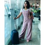 Ashnoor Kaur Instagram - #AirportLook Bom✈️Delhi . . Outfit by - @periwinkley_shop Styled by - @shrishtimunka 📸 by - @gurmeetsingh0911 #MyAirportLook #ashnoorstylediaries #AirportFashion #airportoutfit #airportstyle #travel #traveljunkie Mumbai Airport