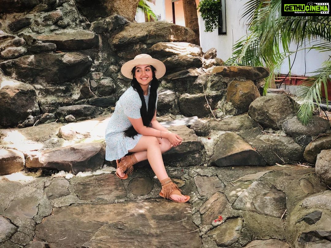 Ashnoor Kaur Instagram - A world tour tops my bucket list! What is the top wish in your bucket list? . . #bucketlist #worldtour #ashnoorstylediaries