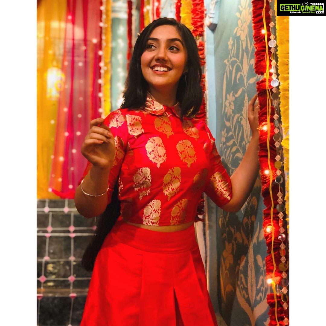 Ashnoor Kaur Instagram - You mustn’t be afraid to dream a little bigger, darling❤️✨ . . #dreambig #ashnoorstylediaries #indianwear #ethnicwear