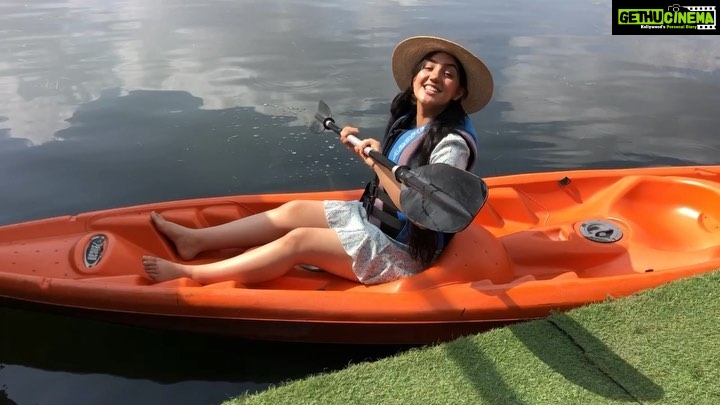 Ashnoor Kaur Instagram - Kayaking🧡 #FunTime with #Family . . #kayaking #kayakingadventures #anchaviyo #ashnoorkaur #birthdaycelebrations #outdooractivities Anchaviyo
