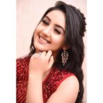 Ashnoor Kaur Instagram - 1 or 2? . . #ashnoorstylediaries #AshnoorXLabelMraar #laugh #wink