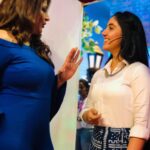 Ashnoor Kaur Instagram - It was lovely meeting you after suchhhh a long time Archana Ma’am❤️ Felt the same warmth! See you soon! @archanapuransingh . . #TheKapilSharmaShow @sonytvofficial
