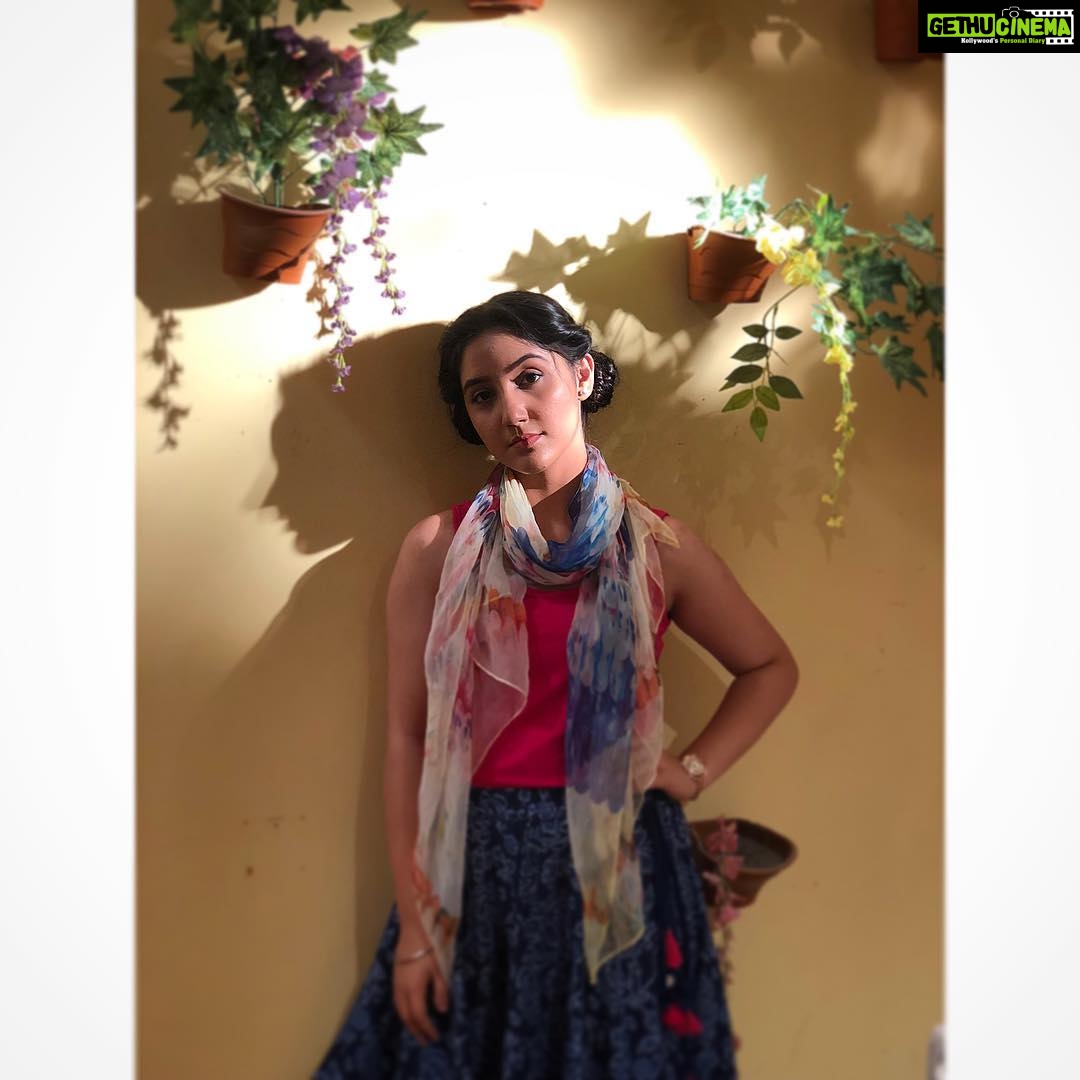 Ashnoor Kaur Instagram - Follow me to the dark, Let me take you past our satellites... You can see the world you brought to life✨ #MiniKiStyleDiaries #PatialaBabes #BTS #PomPomBuns #AshnoorStyleDiaries