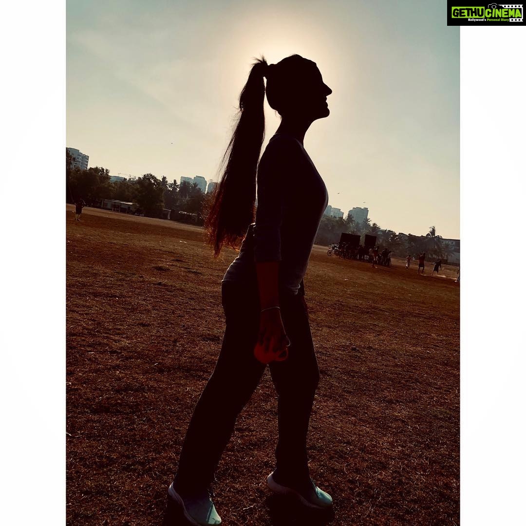 Ashnoor Kaur Instagram - Just have the two D’s on your mind- Dedication and determination! . . . #BetweenTheShots of #PatialaBabes amazingly captured by @aniruddh_dave ❤️ #PatialaBabes #UpcomingSequence #Dedication #Focus #LoveYourself #SpendOnYourself