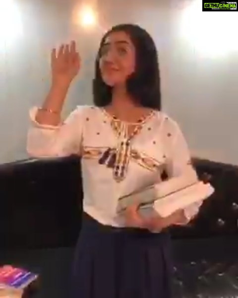 Ashnoor Kaur Instagram - Girls, rush to Tik-Tok now – Clean & Clear has made raps for your personality. Pick your rap and show your swag! Join the #UnbottleApnaSwag challenge! Use the link to join #UnbottleApnaSwag challenge - http://vm.tiktok.com/eU3tV6/
