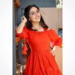Ashnoor Kaur Instagram – You there! Yes you!! (The one reading this) I want you to do something, SMILE! (I’m serious) SMILE, because you’re beautiful, smile, because you’re unique, smile, you’re amazing, smile, because you can, smile, because tomorrow is a new day, smile, because someone loves you! SMILE, because you DESERVE to❤️
#smile #YouDeserveTo #LoveYourself #KeepYouFirst #AshnoorStyleDiaries Love Yourself