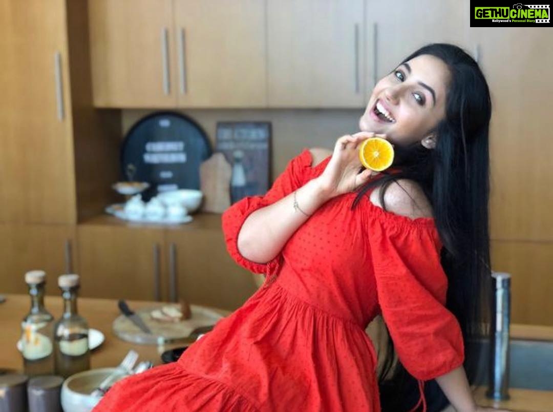 Ashnoor Kaur Instagram - Good morning fam! May your day be as fresh as the orange in my hand👅