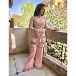 Ashnoor Kaur Instagram - Vaaste jaan bhi doon Main gawaa imaan bhi doon Kismaton ka likha mod doon🎶💞 . . Outfit by - @the_adhya_designer @aradhya_designer @akashidesignerstudio Styled by my- @shrishtimunka ❤️ Dilwalon Ki Delhi