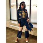 Ashnoor Kaur Instagram - I take my acting, and my airport looks, very seriously👅 ‘The city of Nawabs- Lucknow’ ✈️ Really excited to see you all today! #MyAirportLook Wearing one of my favs @ungoor_official 💞 Coming to Phoenix united mall at 3pm today! #Ootd #AirportLook #HelloLucknow Mumbai-Lucknow PC: @thepratikgaur ❤️ Lucknow Airport