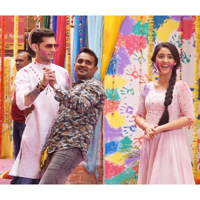 Ashnoor Kaur Instagram - How did you guys like this scene from yesterday’s episode of #PatialaBabes ? (Also, do see the third picture by swiping left to see the things @beingyusufansari does to make me comfortable and his level of dedication😁) #Repost @mohit_hiranandani93 . . The scene that received so much love ... I remember how difficult it was for us to shoot it, also so much fun .. I remember how scared @ashnoorkaur was.. @beingyusufansari sir and I had to assure her that I wouldn't drop her .. Before the take Ashnoor very cutely asked me. You're sure you won't drop me na? I assured her ..I can be honest now .. I swear I was nervous to another level . #patialababes #actor #bts #minikamickey . . Lol yes it was fun, but I was DAMNN scared!! Thank goodness you didn’t drop me👅 @mohit_hiranandani93