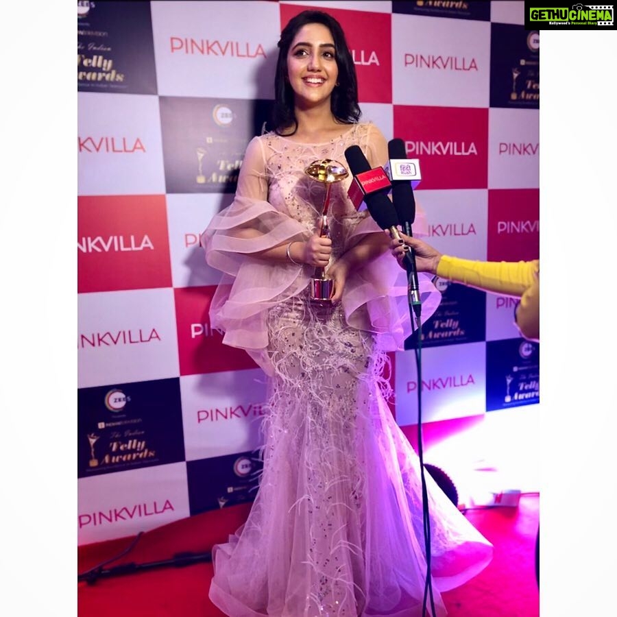 Ashnoor Kaur Instagram - #WhatIWore at the #zee5indiantellyawards2019 @indtellyawards ❤️ Styled by @shrishtimunka Outfit @hubschgowns Jewellery @the_jewel_gallery Makeup @sonugupta9588 Hair @saroj_kadam #AshnoorStyleDiaries Sahara Star
