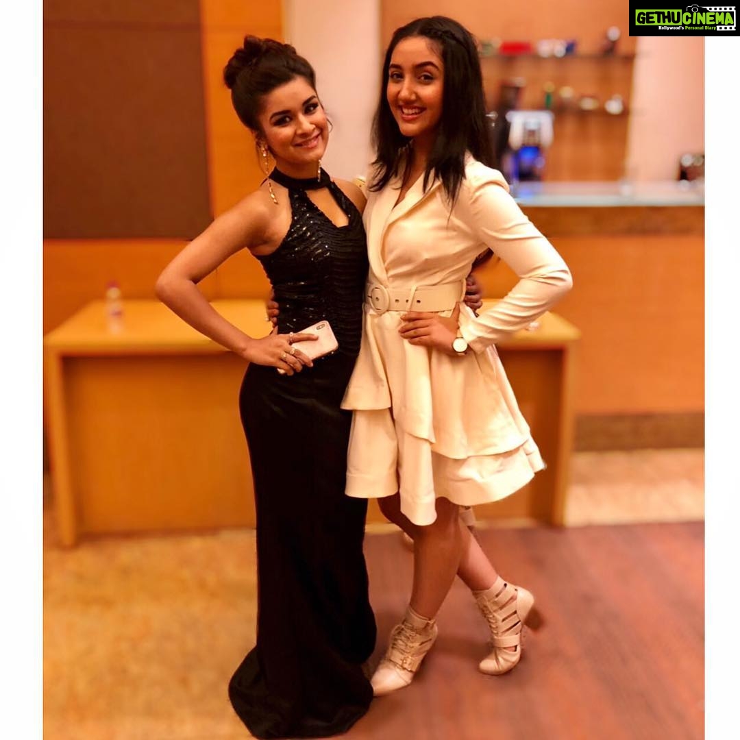 Ashnoor Kaur Instagram - Pictures from the @indiatvnews #TVKaDum party❤️ Thanks for having me @charulmalik @rajatsharmalive @imparaskothari Outfit: @pankhclothing Styled by - @shrishtimunka Assisted by - @thestorytailor_ @sri_naidu111 #AshnoorStyleDiaries Grand Hyatt Mumbai