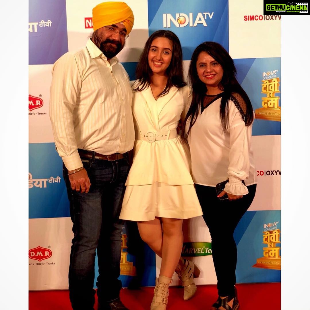 Ashnoor Kaur Instagram - Pictures from the @indiatvnews #TVKaDum party❤️ Thanks for having me @charulmalik @rajatsharmalive @imparaskothari Outfit: @pankhclothing Styled by - @shrishtimunka Assisted by - @thestorytailor_ @sri_naidu111 #AshnoorStyleDiaries Grand Hyatt Mumbai