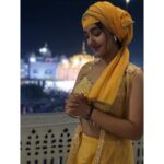 Ashnoor Kaur Instagram - #LastPostOf2018 So this year has been just sooo special!❤️ Ending it with the ones I can’t thank enough, Waheguru, my parents and of course, my lovely fans, my extended family! This year, I had my first ever appearance on the big screen, got to work with great directors like @hirani.rajkumar sir and @anuragkashyap10 sir, our insta family crossed 1M, I came in 10th🙈 made so many new friends, bonded even more with a few old ones, got “Patiala Babes”, to count a few special things, but there are so many more! It has been a rocking year! My 2018 started, and ended with Waheguru’s blessings! Thank you 2018 for shaping me into the person I am today! For making me grow in different fields of my life! I’m gonna carry so many memories in my heart from 2018 and can’t wait for 2019, to see what has it got for me! So 2019, HERE I COMEEE!!! Styled by soon to be birthday girl @shrishtimunka ❤️ Outfit by @akashidesignerstudio Jewellery by @the_jewel_gallery #ashnoorkaur #waheguru #AshnoorStyleDiaries