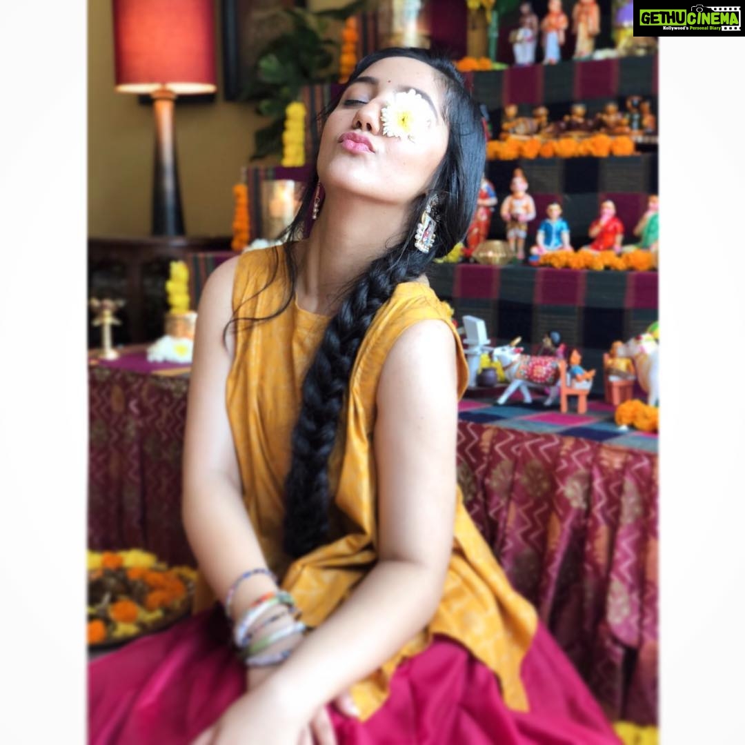 Ashnoor Kaur Instagram - I am a child of the Moon, Being raised by the sun in a world walked by stars and a sky drawn by flowers❤️ #AshnoorStyleDiaries