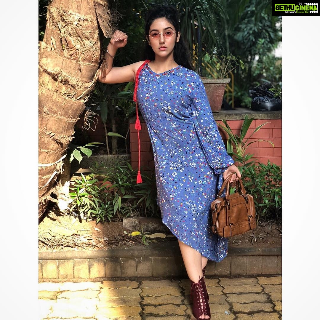 Ashnoor Kaur Instagram - “Even though you-re fed up. You gotta keep your head up!” -@2pac #ashnoorkaur #AshnoorStyleDiaries
