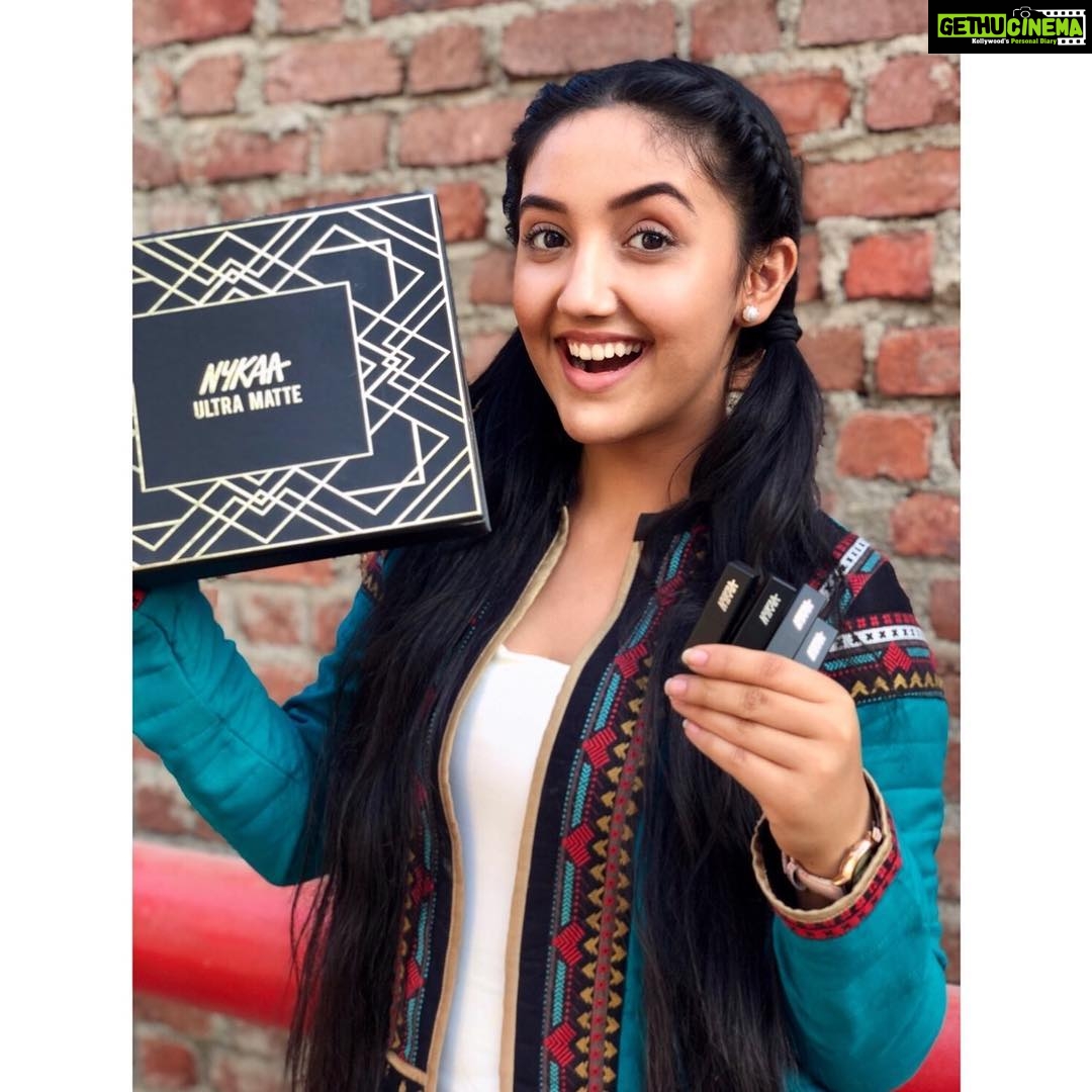 Ashnoor Kaur Instagram - Super excited as the Nykaa Pink Friday Sale starts today!! More than 500+ brands are on sale with amazing discounts from Nov 23-26. Go shop NOW! @mynykaa #BiggestBeautySaleEver #NykaaPinkFridaySale #mynykaa #nykaabeauty #ashnoorkaur
