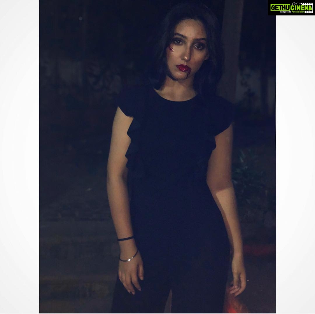 Ashnoor Kaur Instagram - Trick or treat?👻🧛🏻♀️ #happyHalloween #MyHalloweenLook #halloweeninindia #ashnoorkaur #ootn #AshnoorStyleDiaries