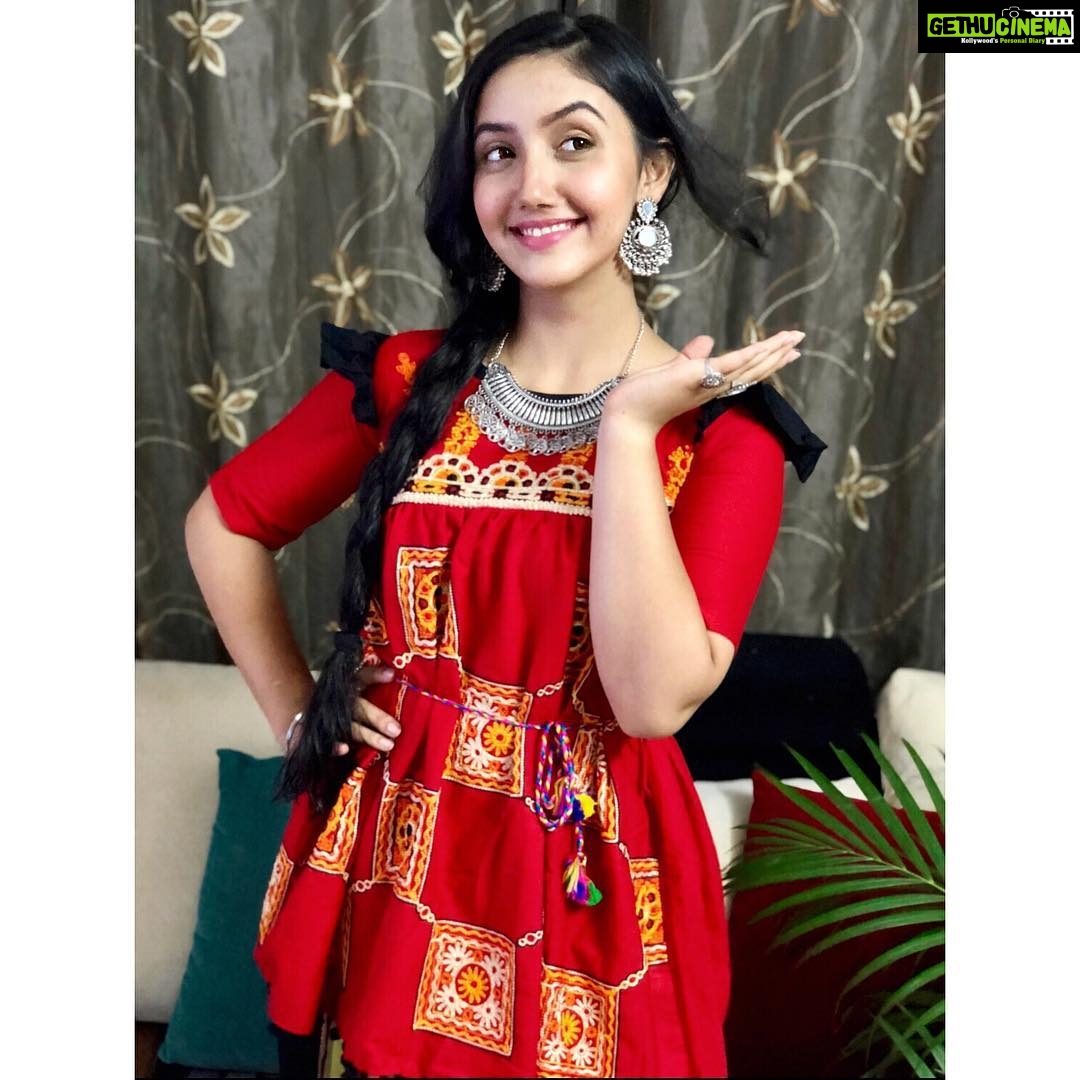Ashnoor Kaur Instagram - When you get that hair flip on point💁🏻♀️ #throwback to #Navratri ❤️ #HairFlip #ashnoorkaur #AshnoorStyleDiaries
