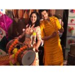 Ashnoor Kaur Instagram - Posting some pictures and #BTS from the #Lohri sequence of #PatialaBabes ❤️ How was your Lohri? #PariNoor #PatialaBabes #MiniKaMickey #Khurannas #offScreenFun #AshnoorStyleDiaries