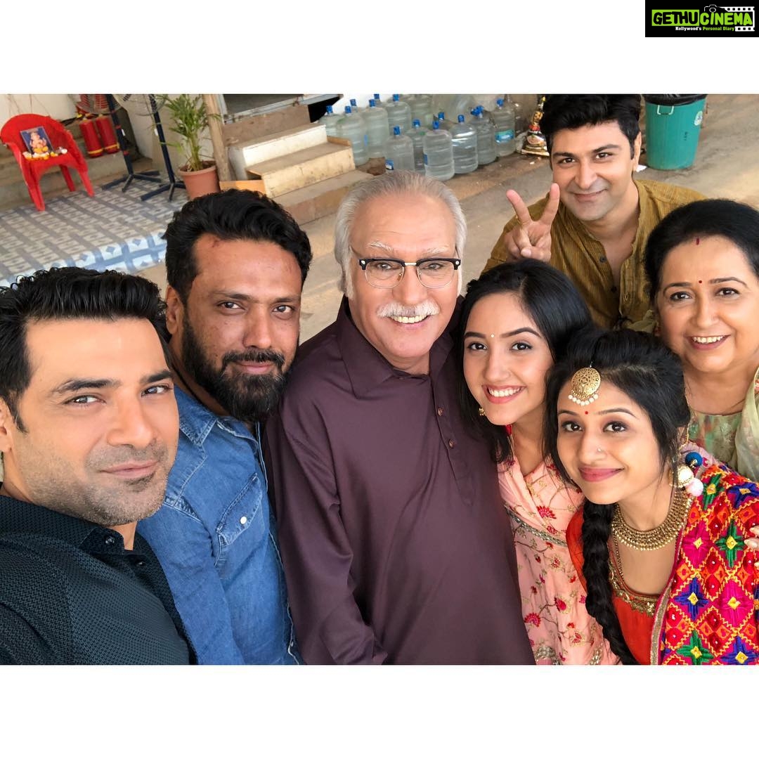 Ashnoor Kaur Instagram - Posting some pictures and #BTS from the #Lohri sequence of #PatialaBabes ❤️ How was your Lohri? #PariNoor #PatialaBabes #MiniKaMickey #Khurannas #offScreenFun #AshnoorStyleDiaries