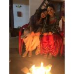 Ashnoor Kaur Instagram - Posting some pictures and #BTS from the #Lohri sequence of #PatialaBabes ❤️ How was your Lohri? #PariNoor #PatialaBabes #MiniKaMickey #Khurannas #offScreenFun #AshnoorStyleDiaries