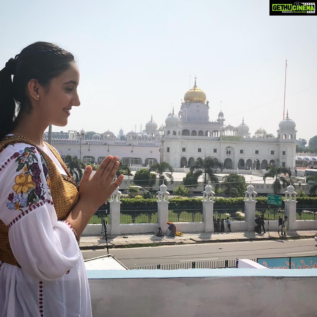 Ashnoor Kaur Instagram - Shooting next to Gurudwara Dukhniwaran Sahib gives just another feeling!😇 #blessed #waheguruji #patialababes #comingsoon Memory Makers Event Consultancy Patiala
